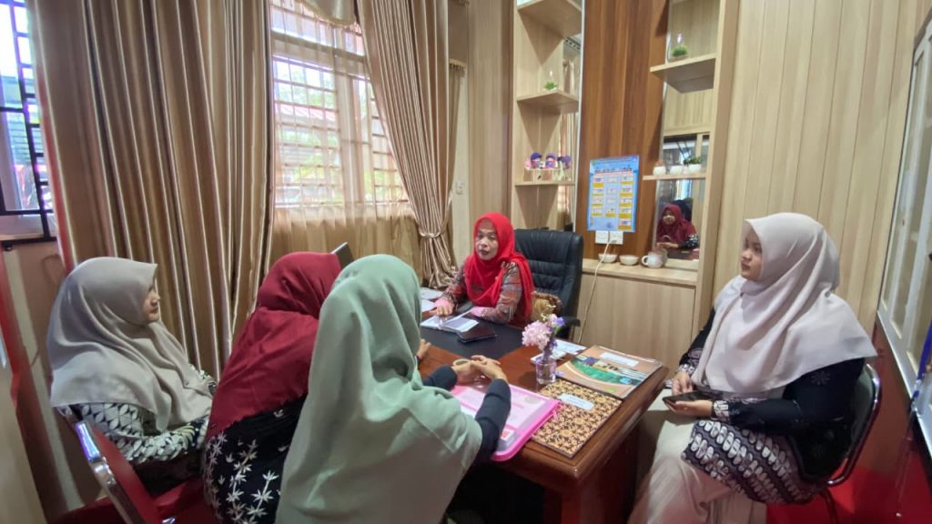 TIM PKM PIAUD STAIN SAR KEPRI MONITORING SEKOLAH TERBAIK DAN SERAHKAN LAPORAN SERTA EVALUASI KE DISDIK KOTA TANJUNGPINANG