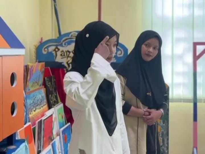MAHASISWA PRODI PIAUD STAIN SAR KEPRI PRAKTIK BAHASA ISYARAT DI LAB PAUD