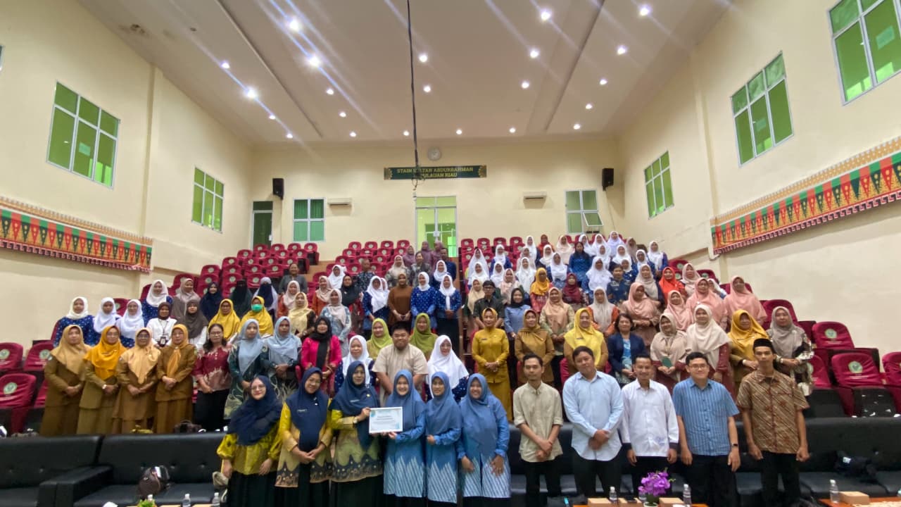 Sukses! Tim Pengabdian Prodi PIAUD Gelar Seminar Akhir Pelatihan AI untuk Guru PAUD se-Kota Tanjungpinang