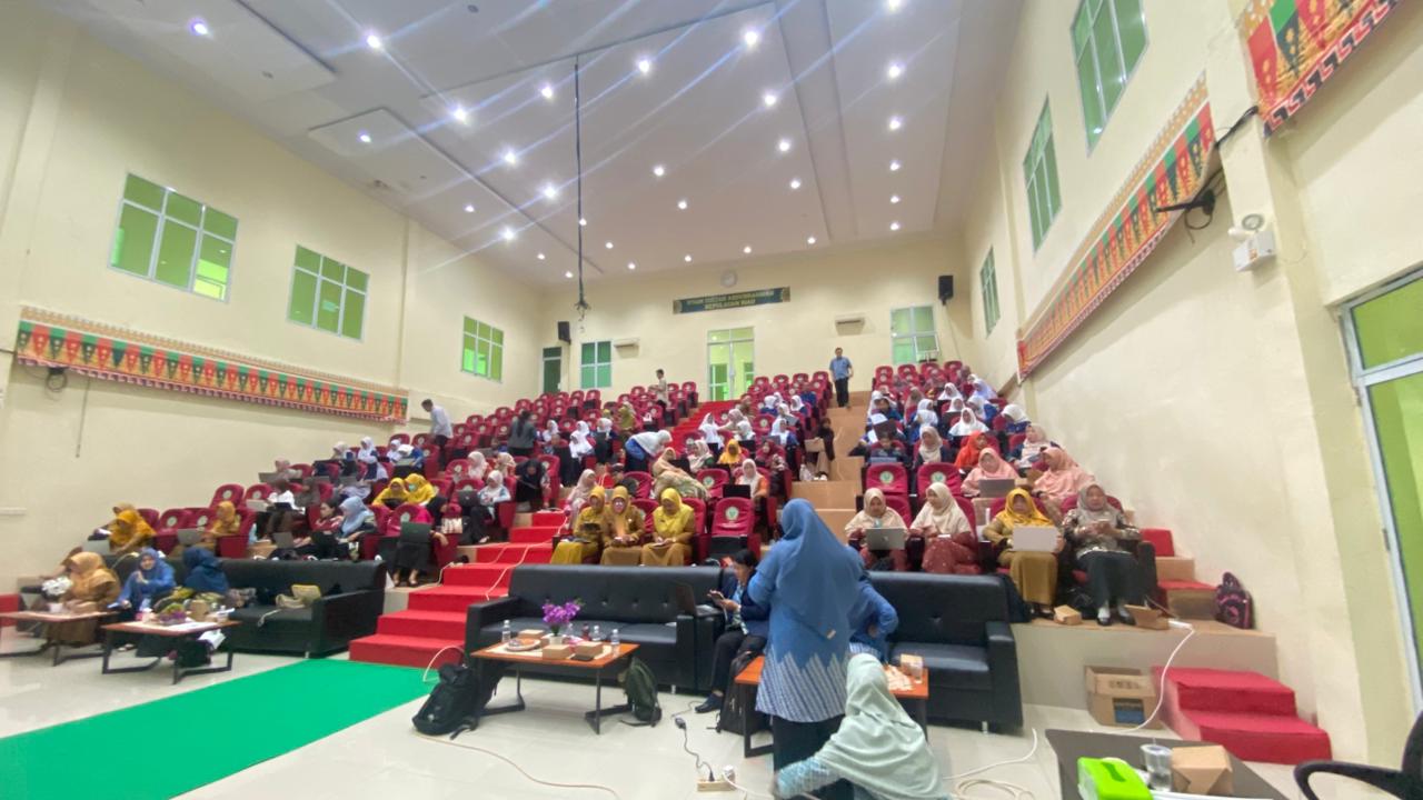Sukses! Tim Pengabdian Prodi PIAUD Gelar Seminar Akhir Pelatihan AI untuk Guru PAUD se-Kota Tanjungpinang