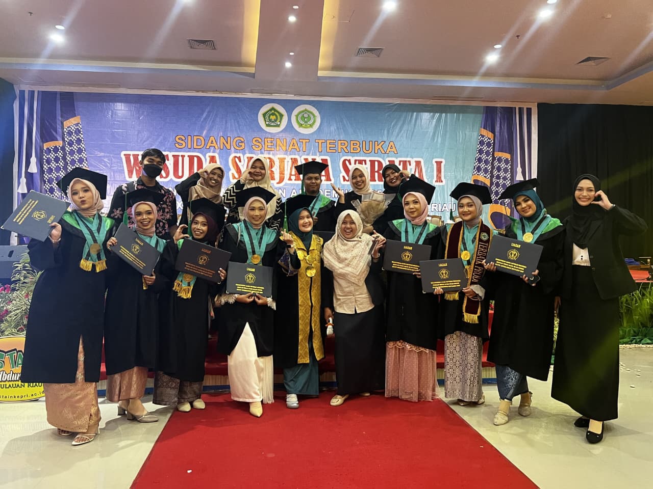 Delapan Lulusan PIAUD Bersinar di Wisuda STAIN SAR Kepri 2025