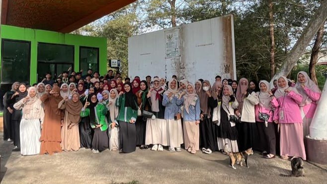 WUJUDKAN KEPEDULIAN DI BULAN SUCI, HMPS PIAUD GELAR KEPEDULIAN DENGAN BERBAGI TAKJIL