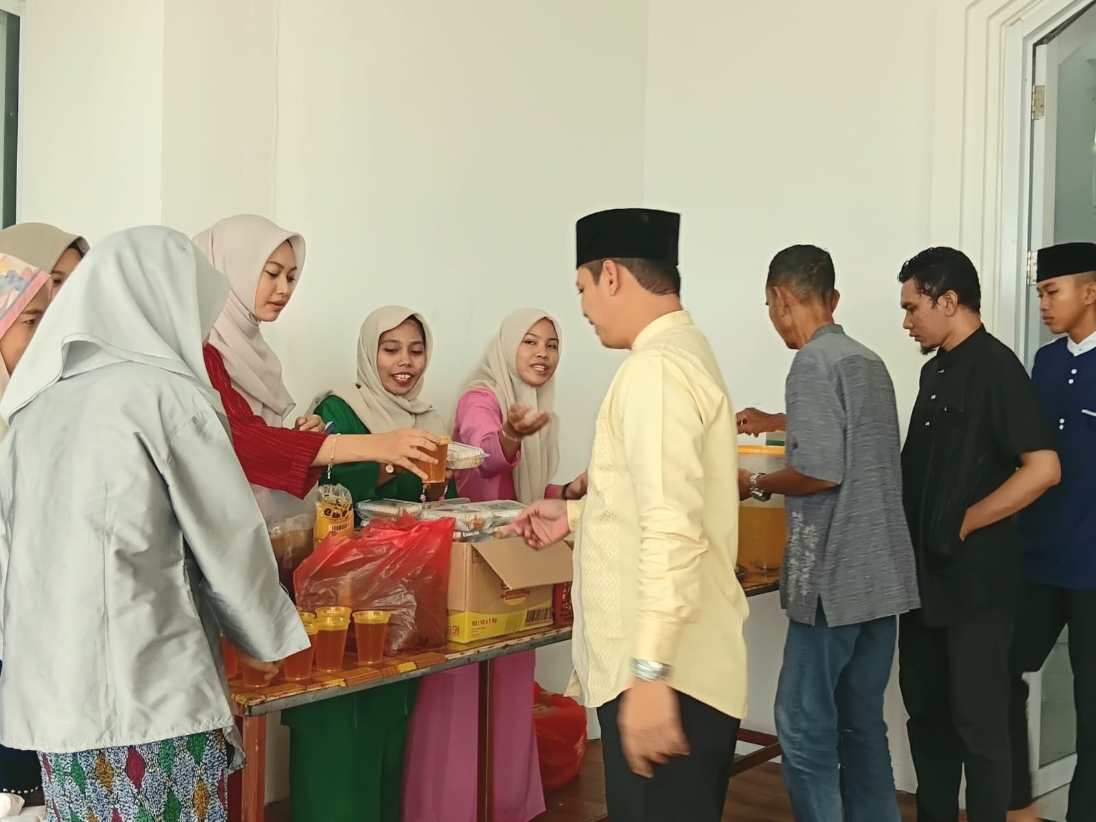 BANGUN KEPEDULIAN SOSIAL, HMPS PIAUD STAIN SAR GELAR ONE DAY ONE ACTION: JUM'AT BERKAH